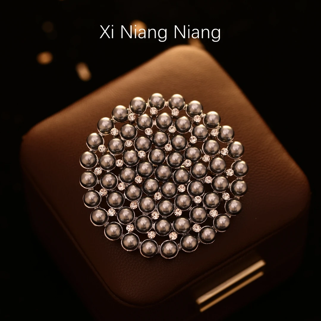 铜合金仿水晶胸针 澜七-经典时尚小香风山茶花胸针外贸版-S3915