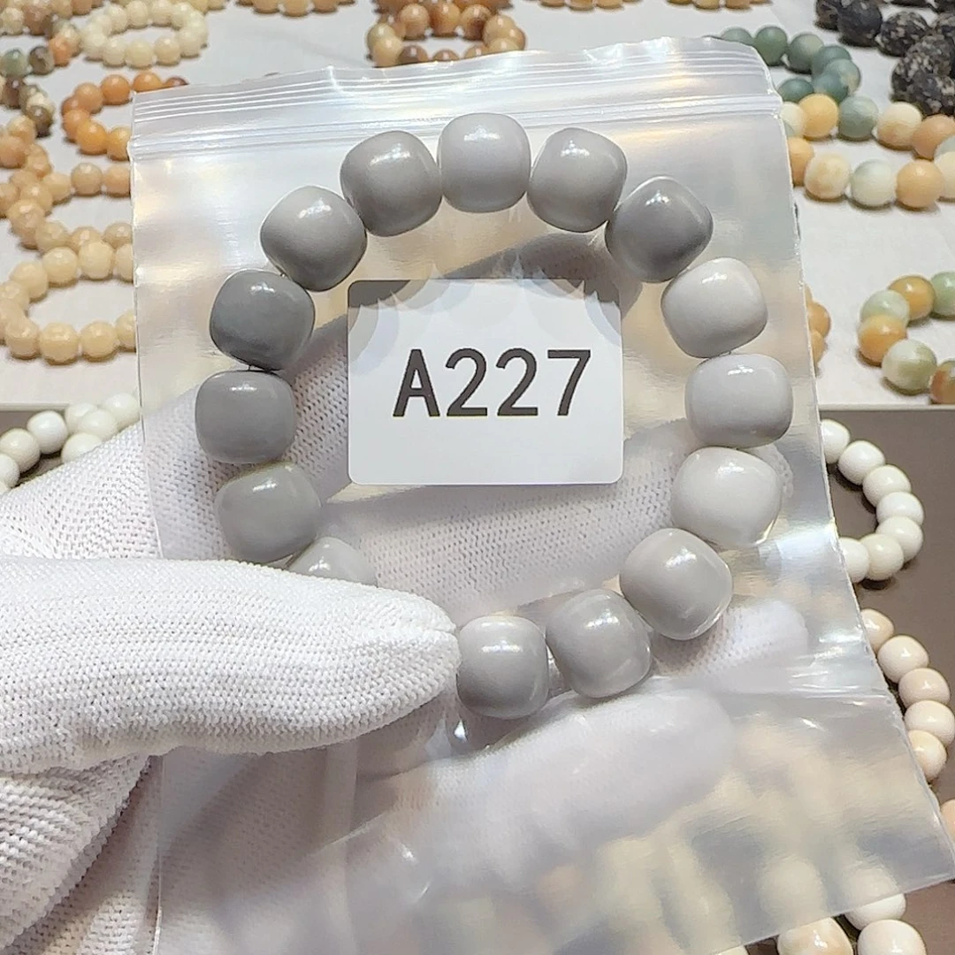 菩提根/象牙果手串想****天微瑕227