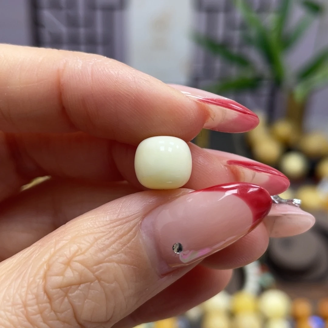琥珀裸石未镶嵌9.0*8.2mm