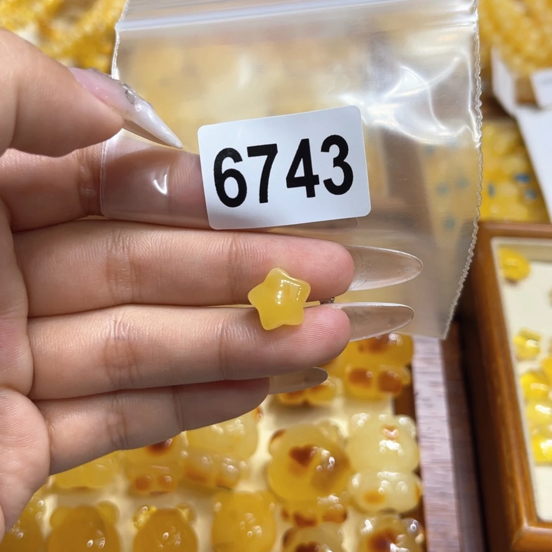 未镶嵌琥珀珠宝奇石