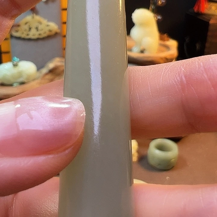董***练和田玉未镶嵌车挂