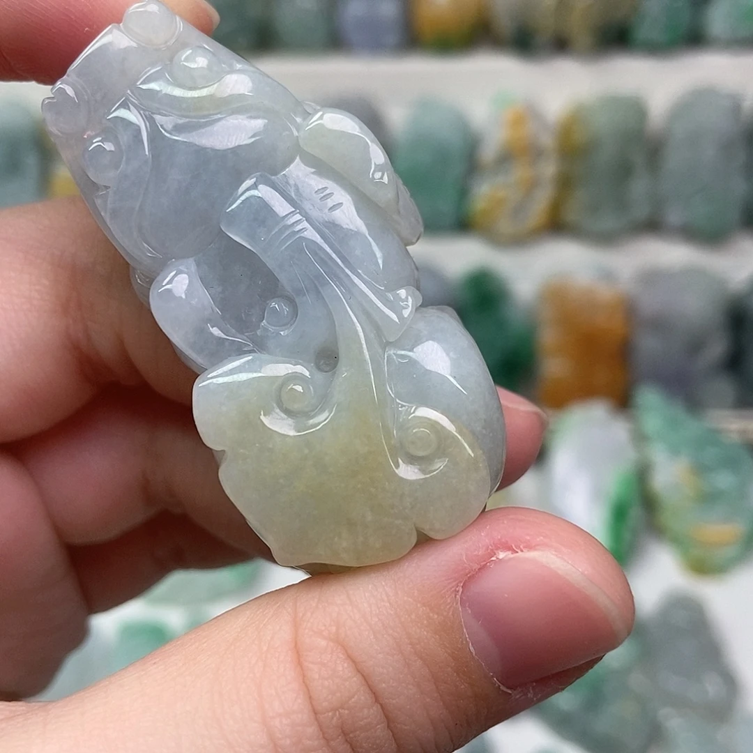 翡翠未镶嵌吊坠(赠链)