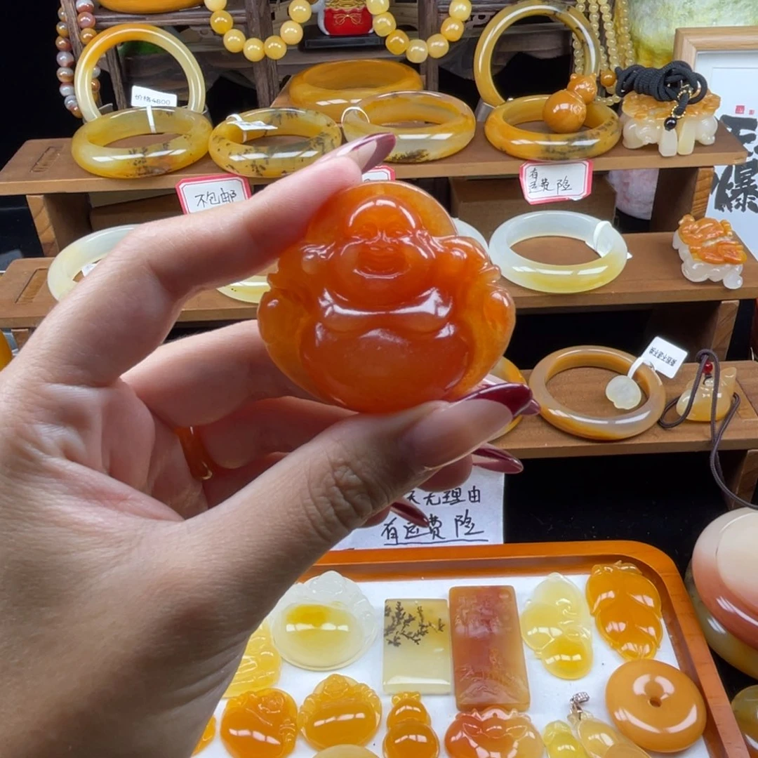 石英质玉（黄龙玉）未镶嵌颈饰佛公