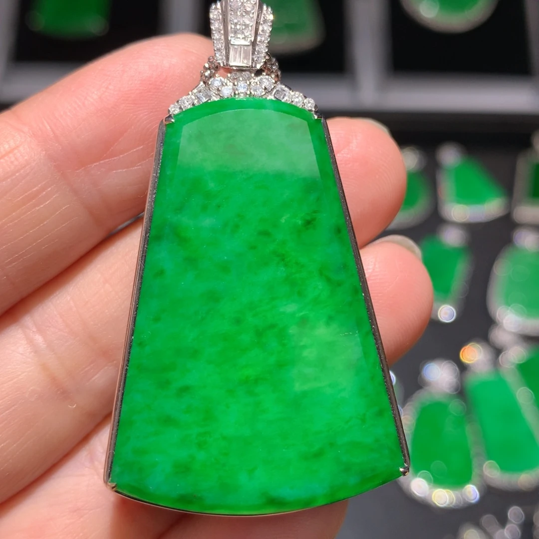 翡翠颈饰18K金镶嵌翡翠