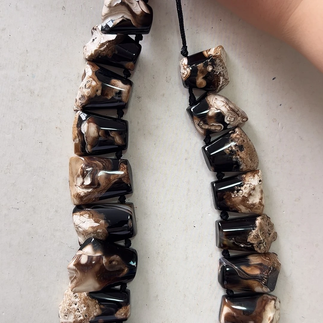 玛瑙/玉髓合金珠宝半成品W242，天然带皮玛瑙黑白一条/拍二发一