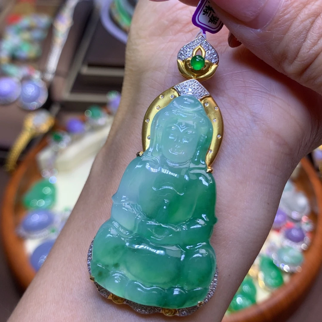 翡翠18K金镶嵌颈饰