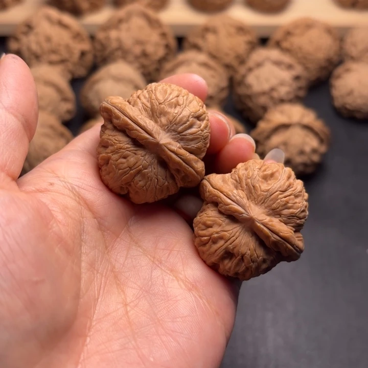 文玩核桃把件36元宝