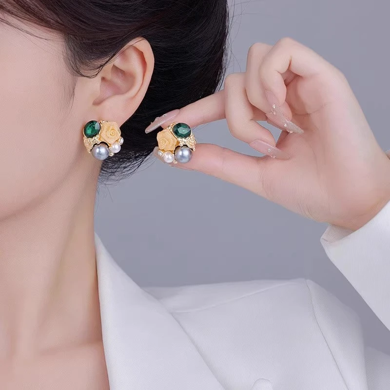 铜合金锆石耳饰 玫瑰花朵珍珠耳钉女新款轻奢耳环复古百搭潮耳饰