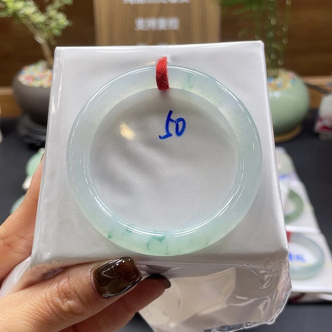 涂***栗翡翠未镶嵌手镯1 号