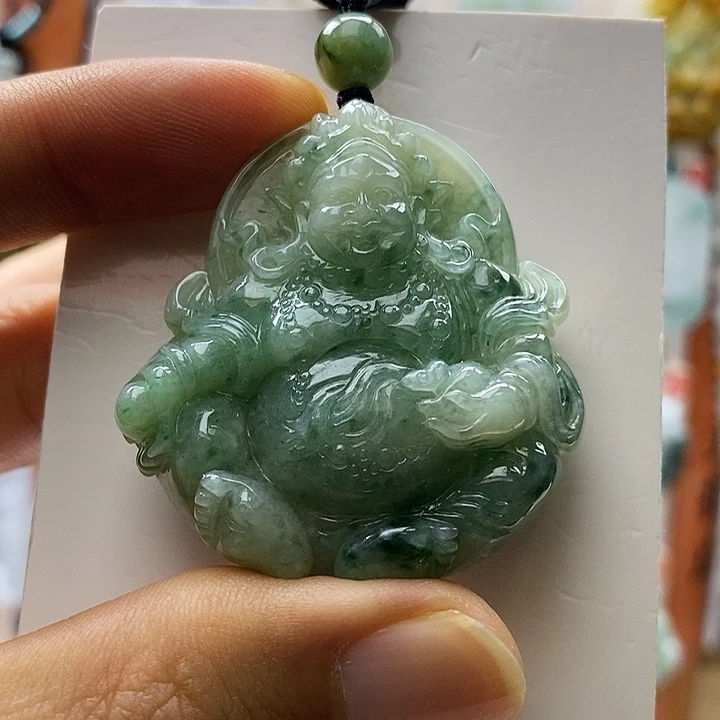 翡翠未镶嵌颈饰每天