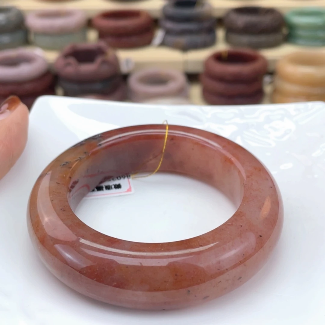 【闪购商品】石英质玉手镯未镶嵌皮****飞