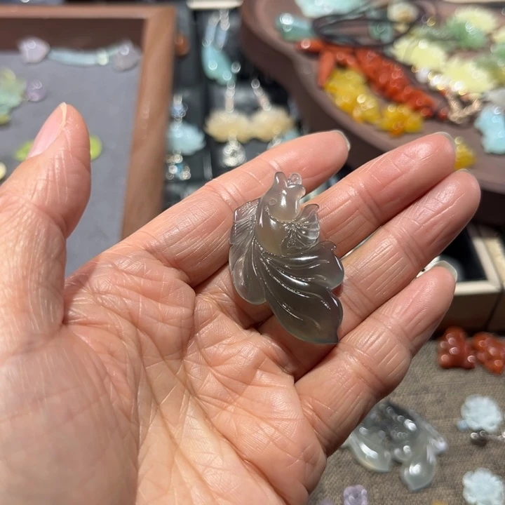 喜***香蛇纹石玉未镶嵌耳饰