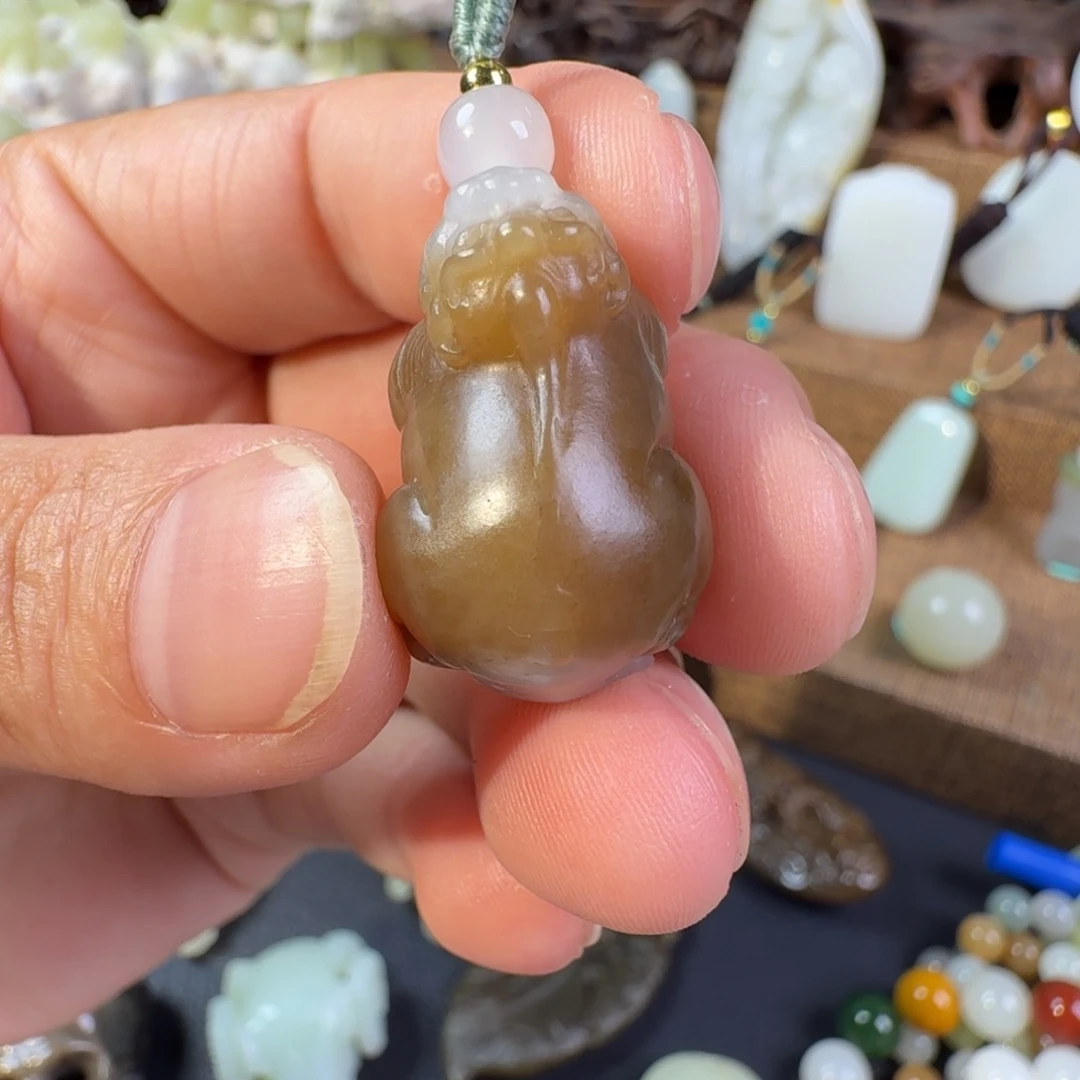 和田玉未镶嵌颈饰卖**冷