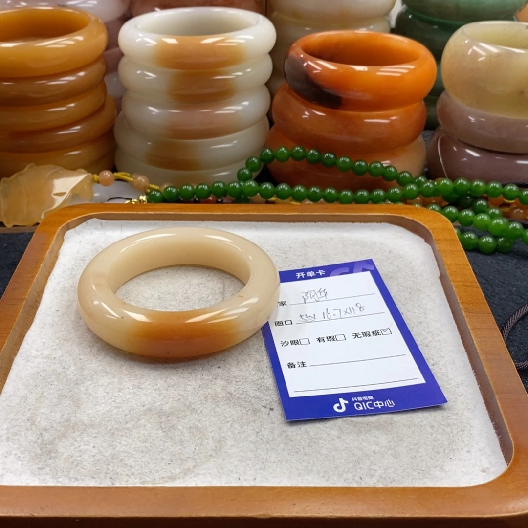 阿***华石英岩玉未镶嵌手镯（圆镯）