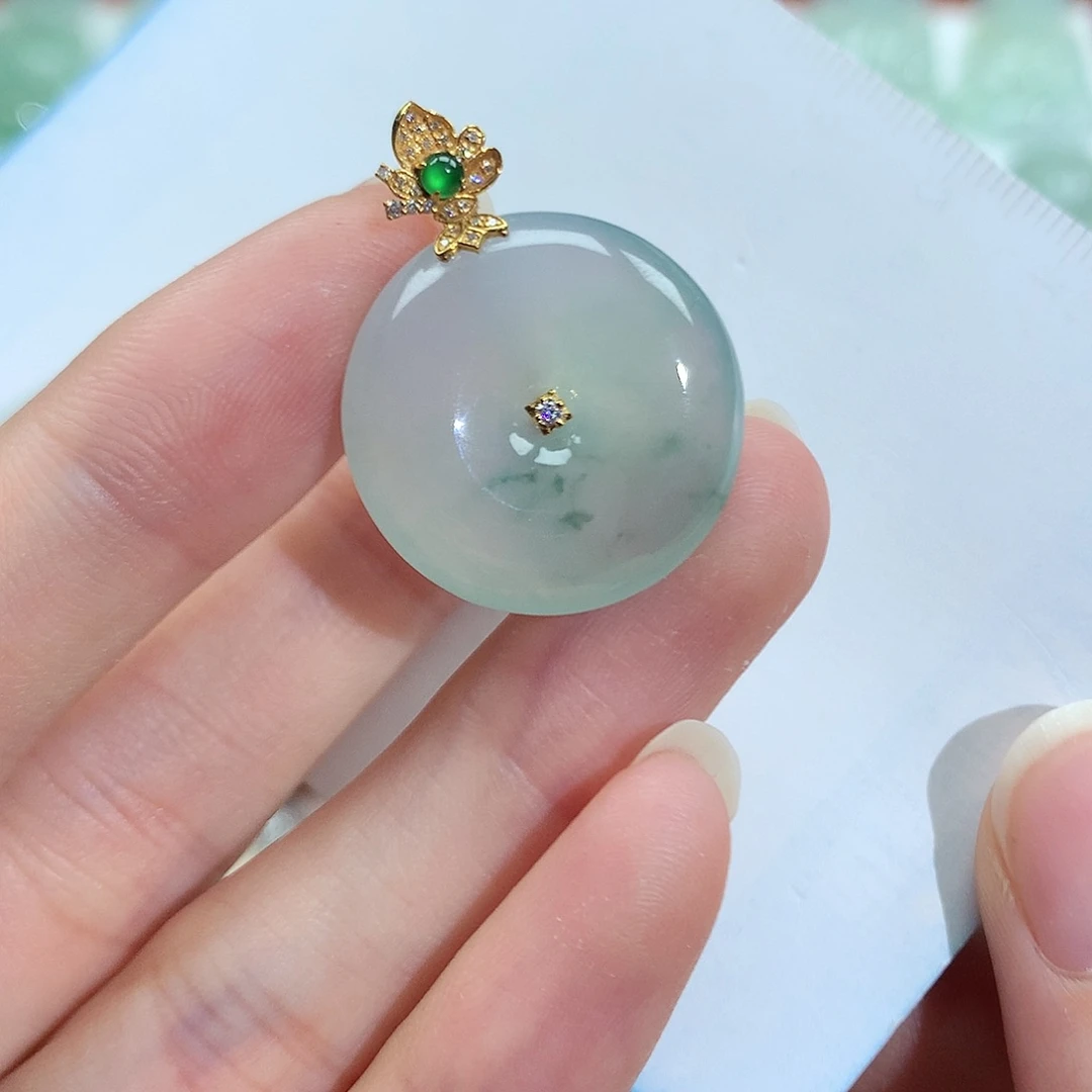 翡翠18K金镶嵌颈饰平安