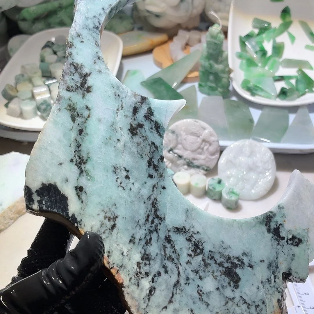 颈饰未镶嵌翡翠边角料