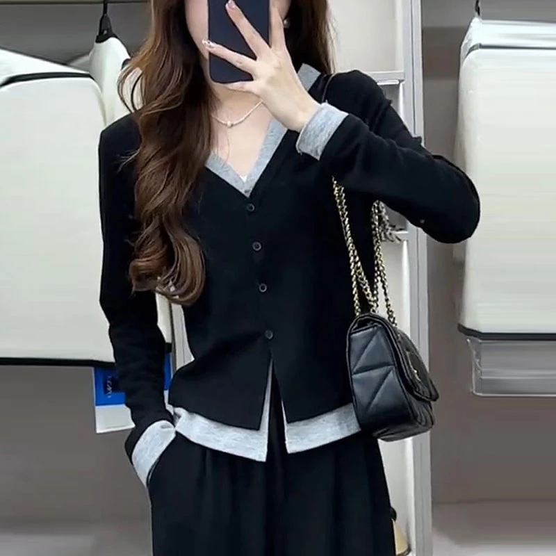 假两件时尚v领上衣女2025秋季新款设计感撞色修身显瘦长袖打底衫