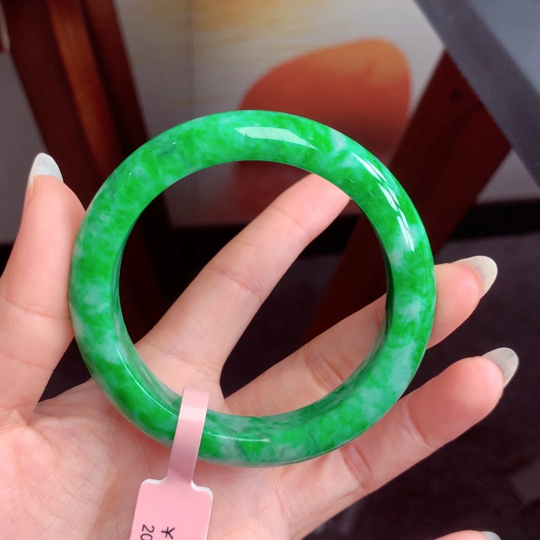 翡翠手镯未镶嵌翡翠