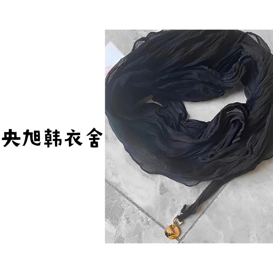 央旭韩衣舍铛铛  时尚设计百搭吊坠褶皱款围巾