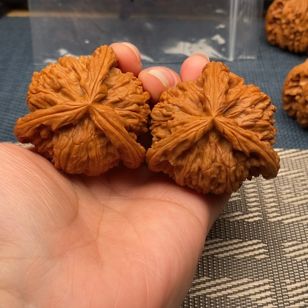 小***哥文玩核桃吊坠三棱