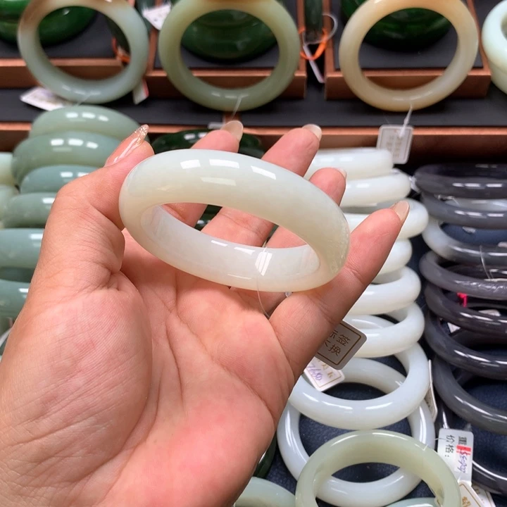 【闪购商品】未镶嵌手镯和田玉米*