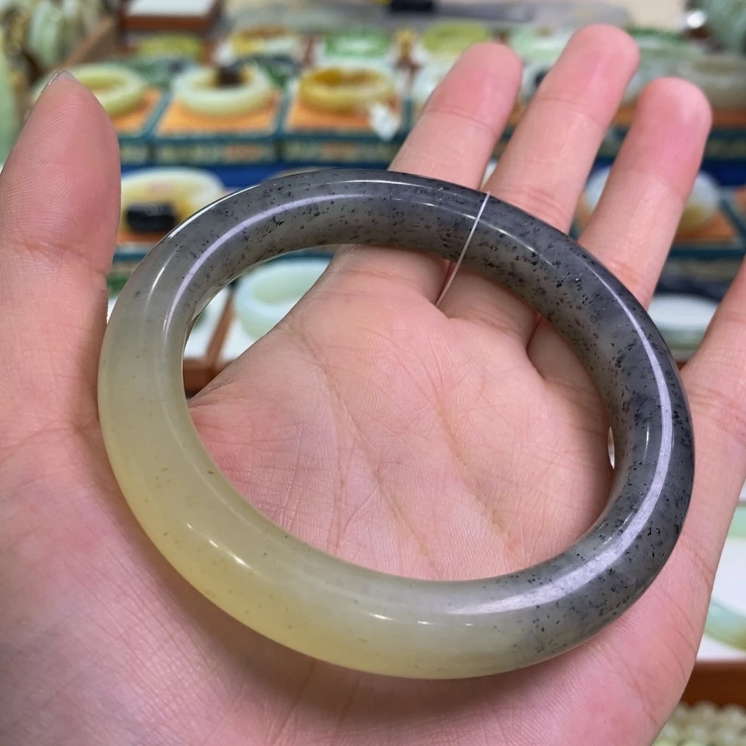 和田玉手镯未镶嵌黄口飘青花60/61