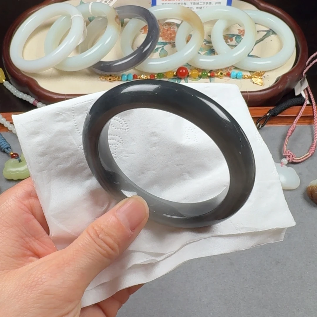 和田玉未镶嵌手镯