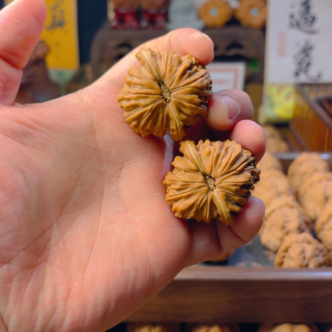 黄***种吊坠文玩核桃平谷四座楼凹底40