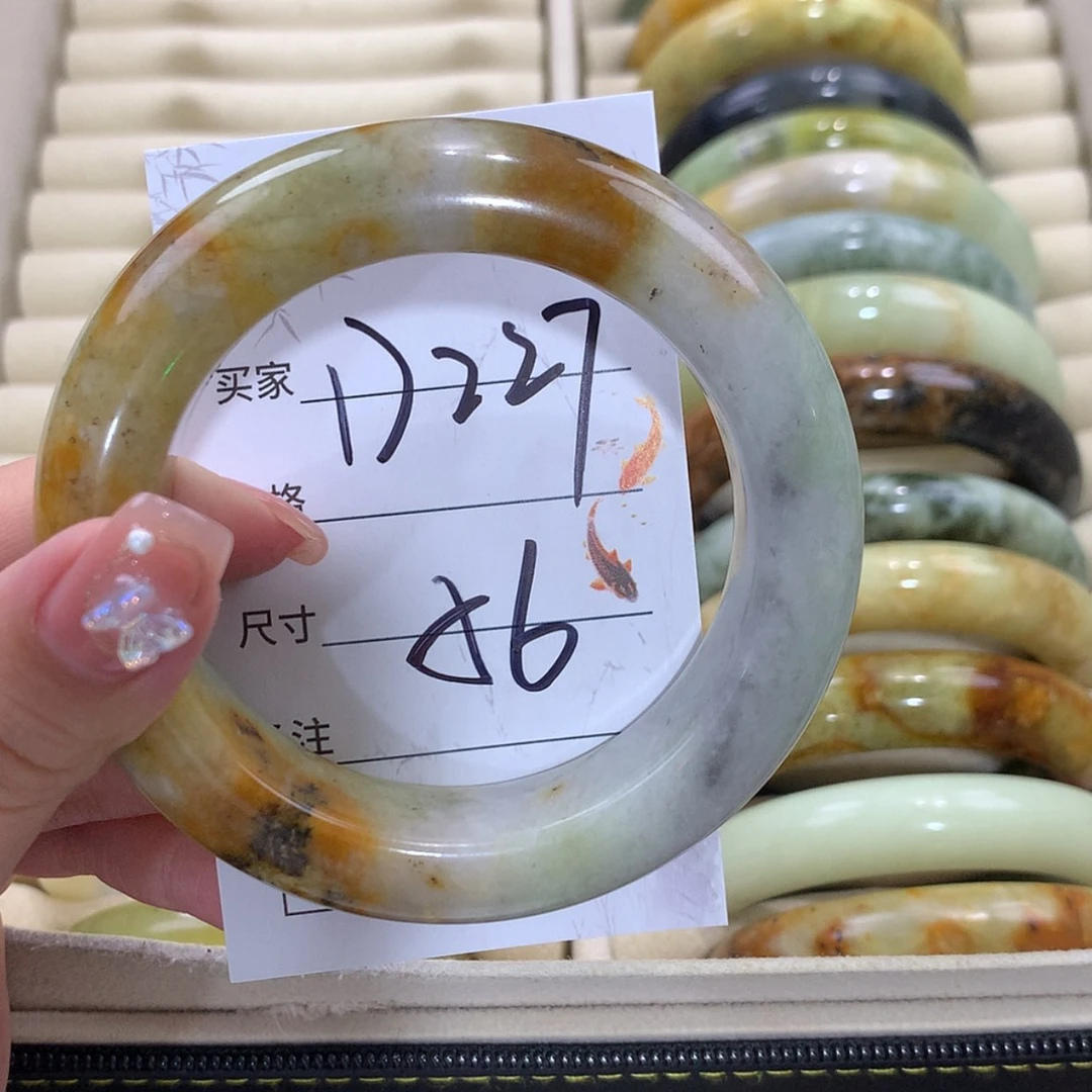 【闪购商品】未镶嵌蛇纹石玉手镯