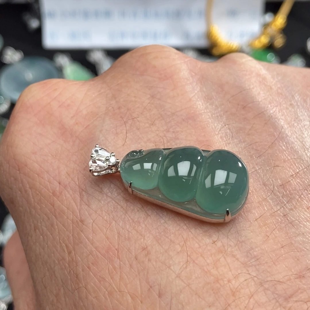 吊坠(不含链)18K金镶嵌翡翠豆子