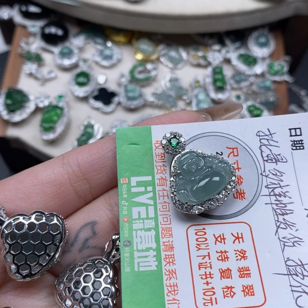 翡翠颈饰未镶嵌翡翠