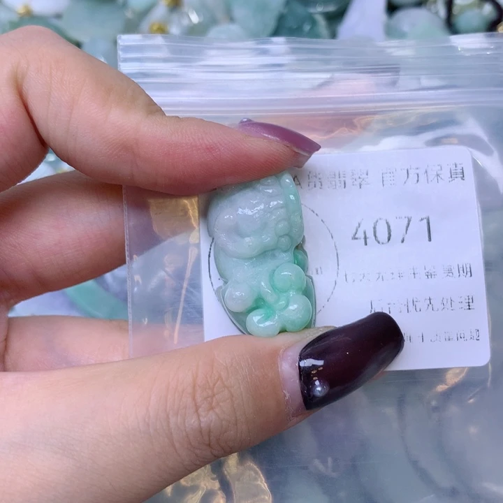 吊坠(不含链)未镶嵌翡翠
