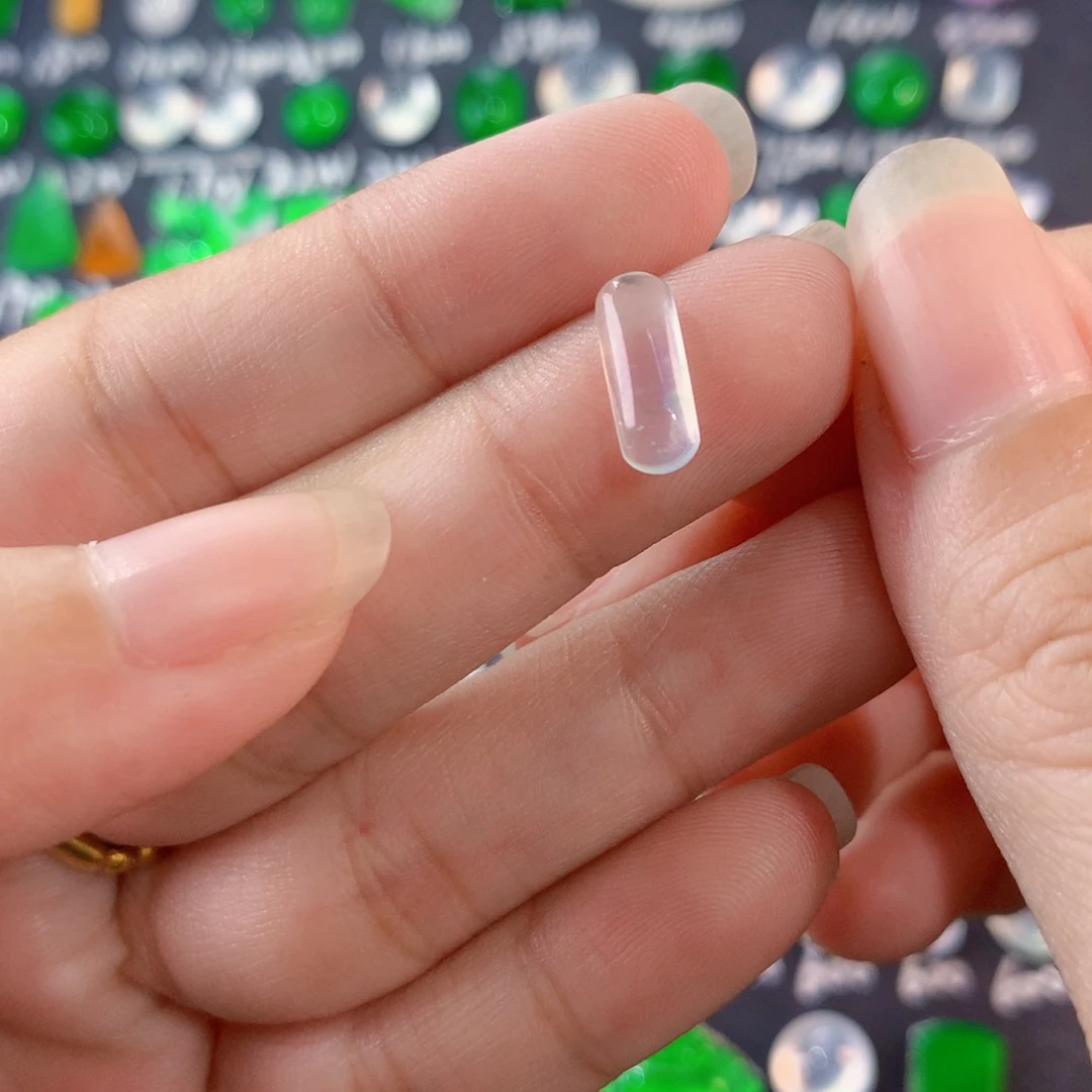 翡翠未镶嵌颈饰马鞍