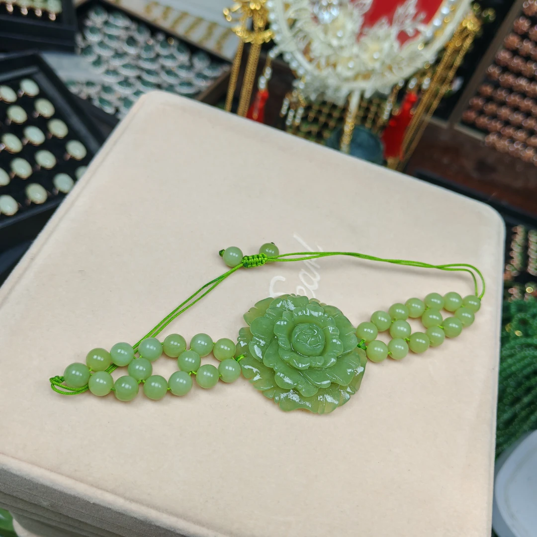 岫玉上品精美湖水绿牡丹花手牌（全珠链）