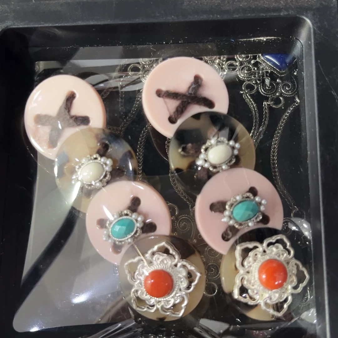 闪电购粉色发卡。