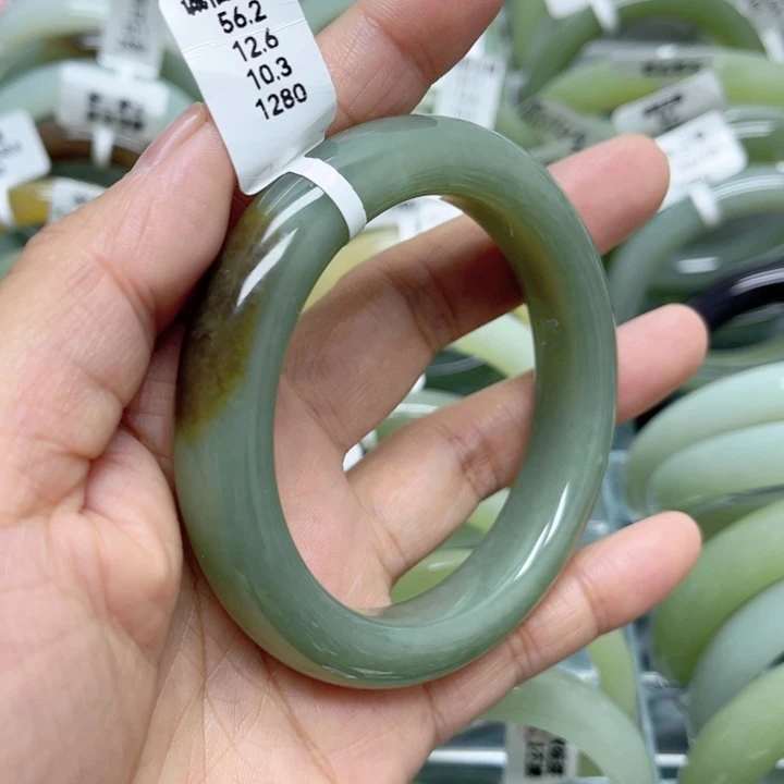 未镶嵌手镯和田玉（糖玉）