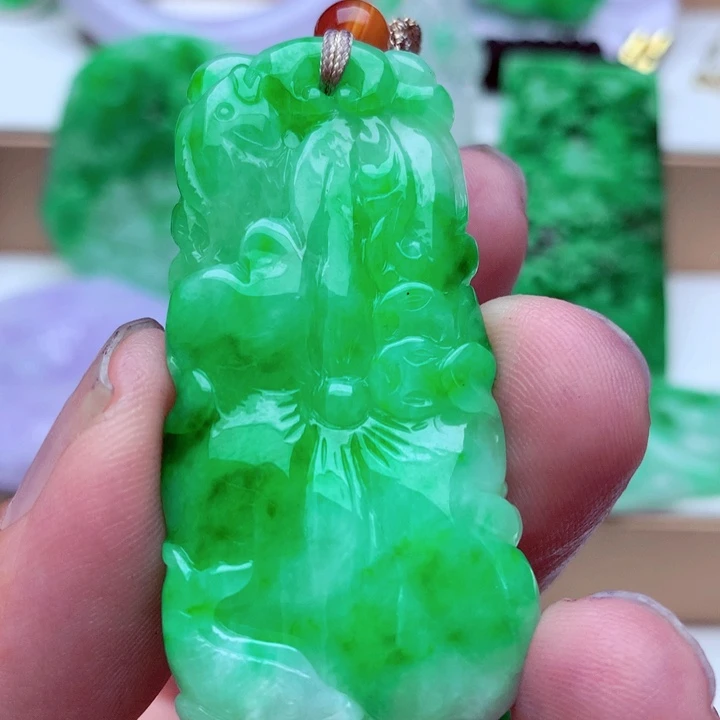 吊坠(不含链)未镶嵌翡翠
