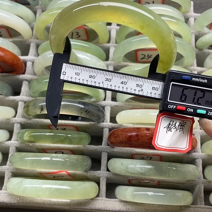 未镶嵌蛇纹石玉手镯31