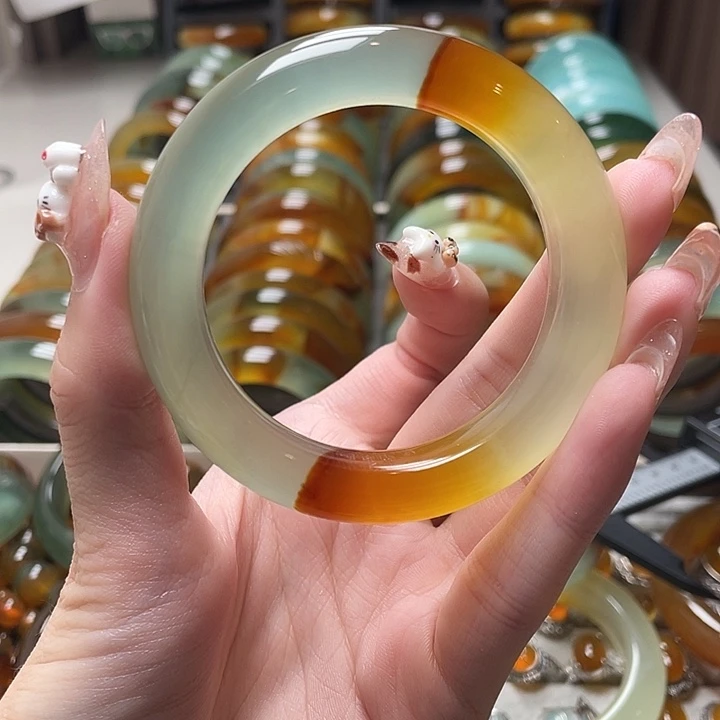 彩***云未镶嵌蛇纹石玉手镯
