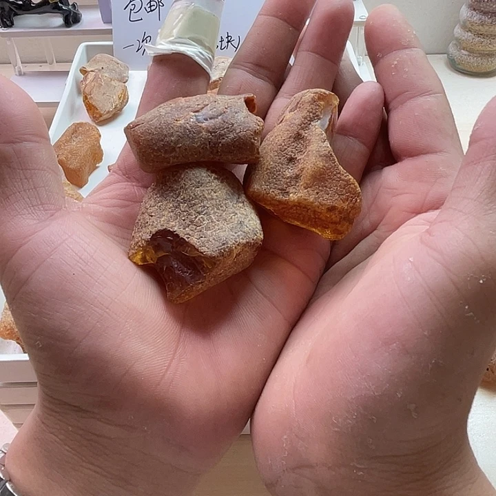 .***强定制琥珀未镶嵌天然琥珀现场加工