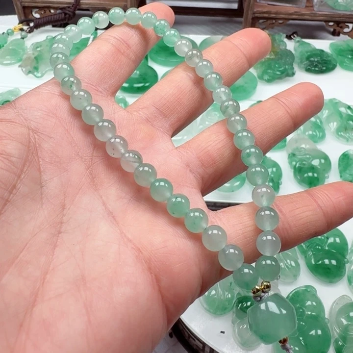 石英质玉颈饰未镶嵌