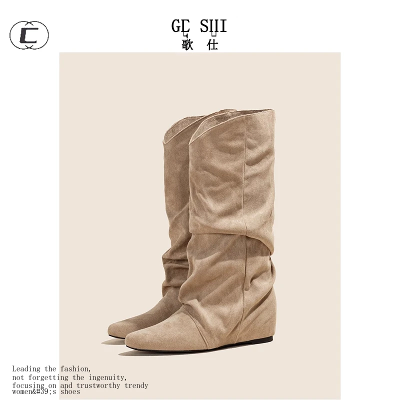 歌仕内增高绒面褶皱堆堆靴女2025秋冬新款尖头西部牛仔靴中筒靴女