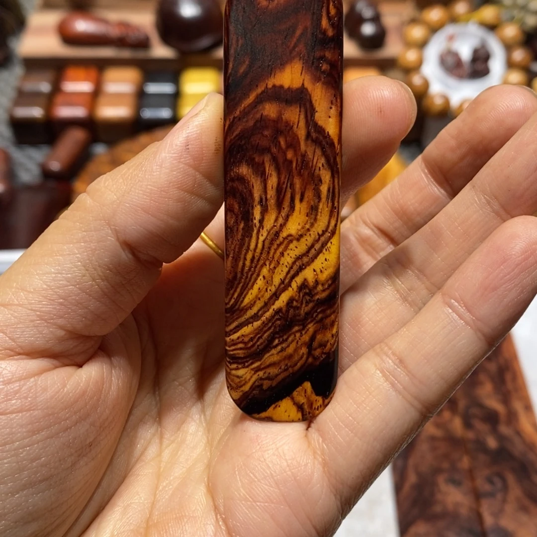 齐***胜微凹黄檀（南美大红酸枝）木