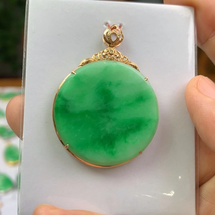 颈饰18K金镶嵌翡翠翡翠吊坠