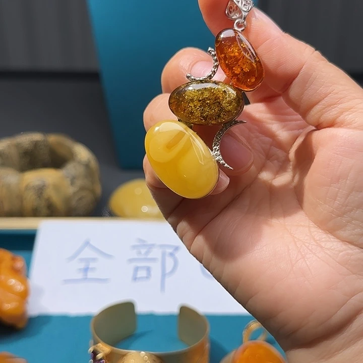 琥珀颈饰未镶嵌波兰设计款琥珀蜜蜡