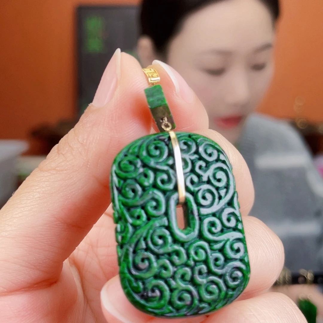 翡翠18K金镶嵌耳饰