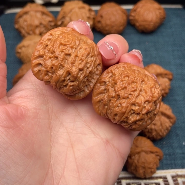 文玩核桃把件全品满肉血麒麟37