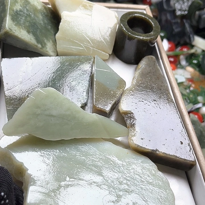 和田玉（糖玉）和田玉边角料9K金镶嵌用****3