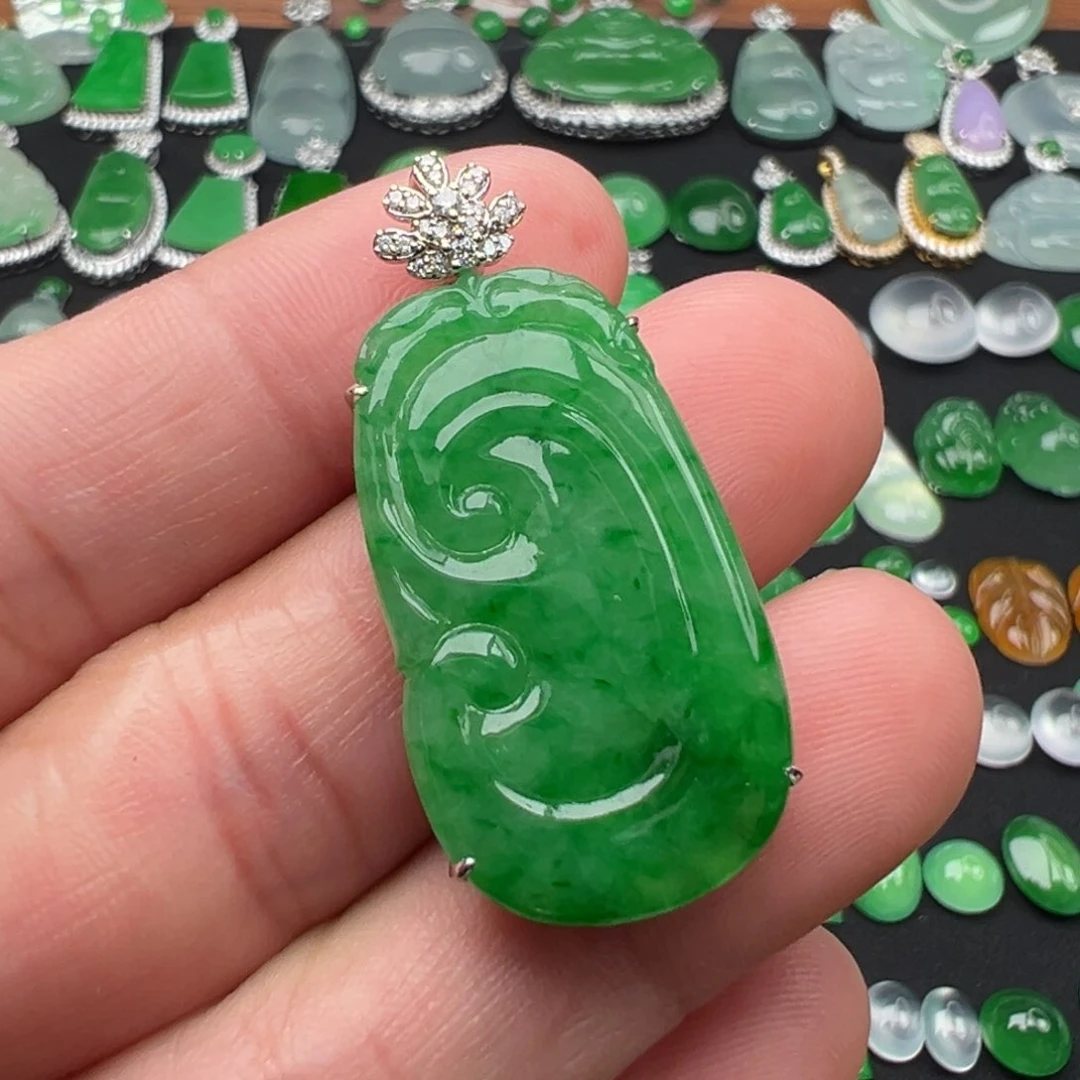 翡翠颈饰18K金镶嵌如意31