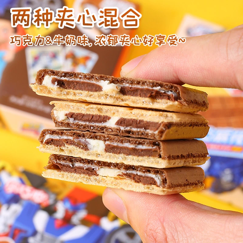 小巧心咖宝车神夹心威化巧克力饼干酥脆三层口感网红薄脆休闲食品